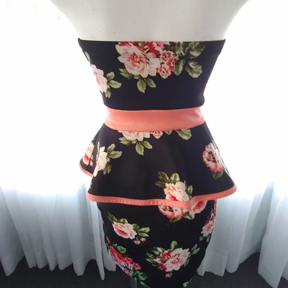 Floral ruffled dress. SIZE S - Picture 3 of 5